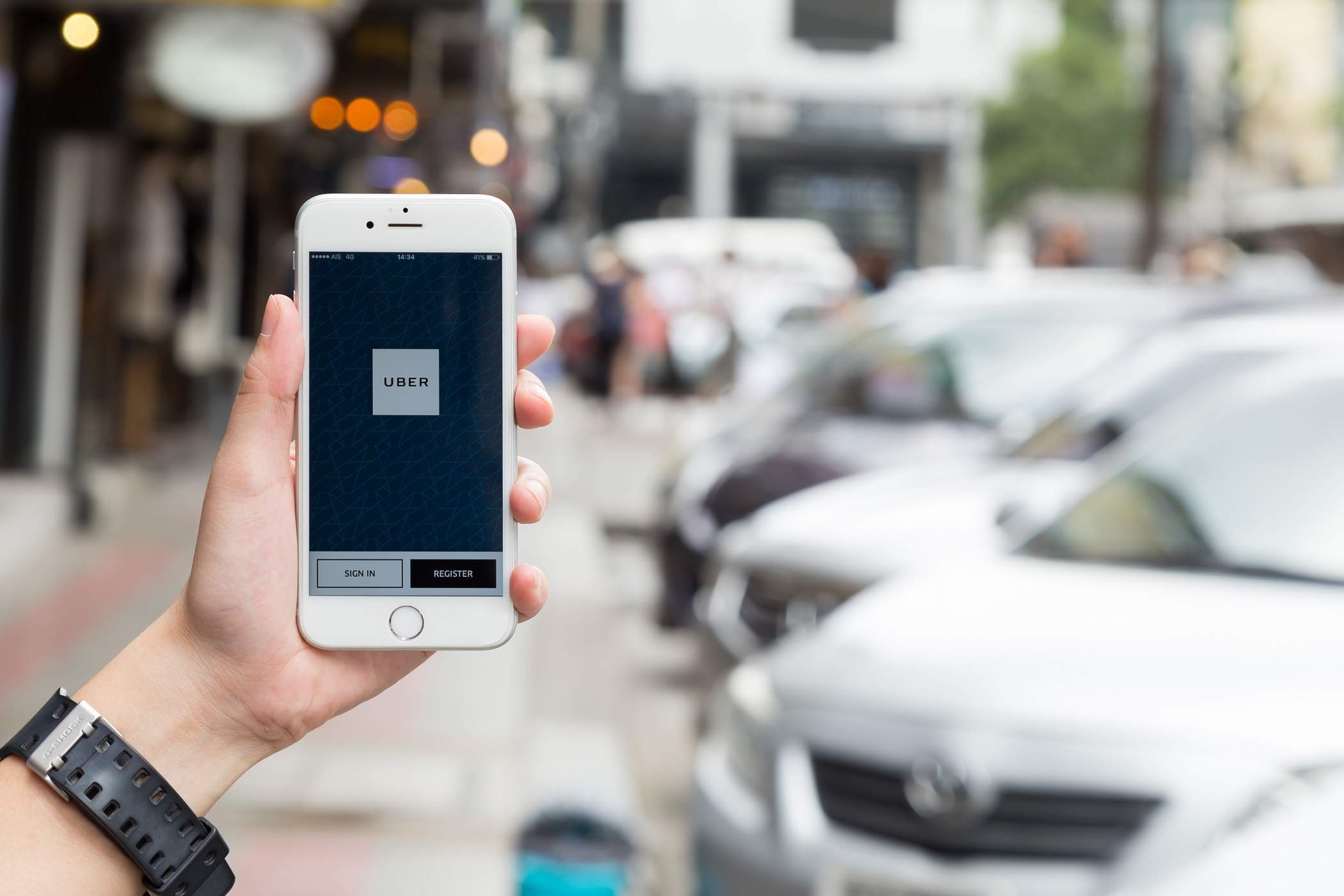 Uber UK must now treat its drivers as official workers