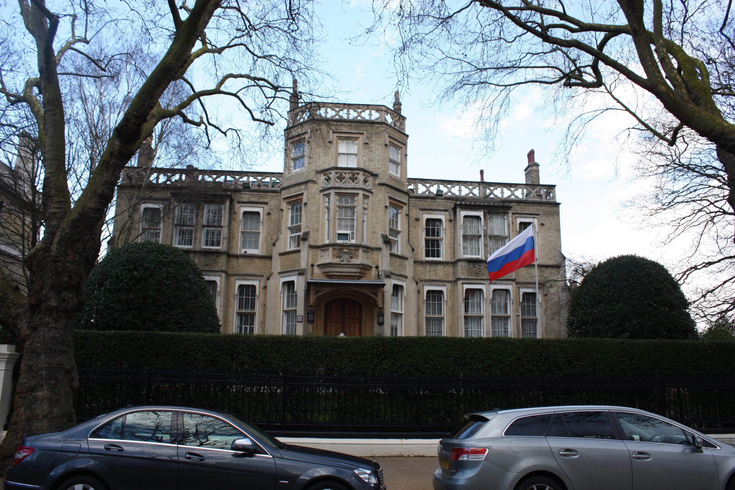 Посольство в лондоне. Посольство РФ В Лондоне. Посольство РФ В Великобритании. Резиденция России в Лондоне. Посольство России в Великобритании фото.