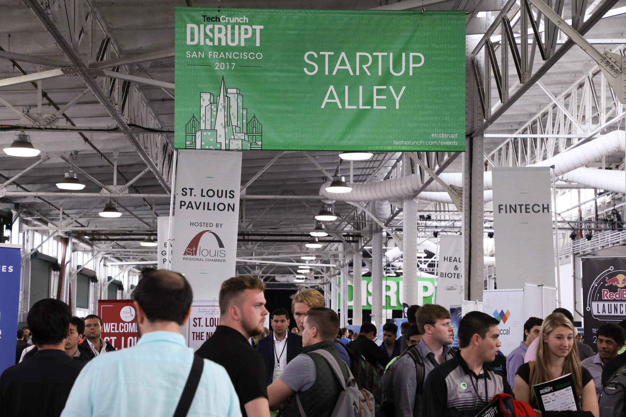 Google, Facebook, Twitter testify on election meddling / Tech disrupts