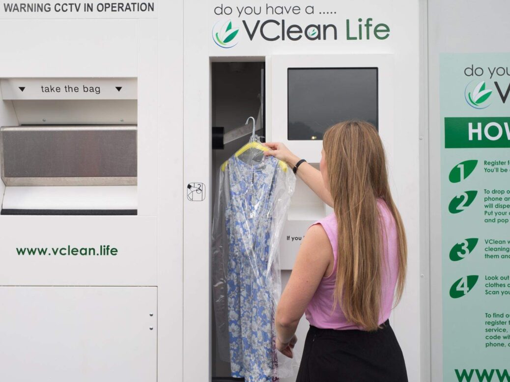 Eco-friendly dry cleaning vending machine