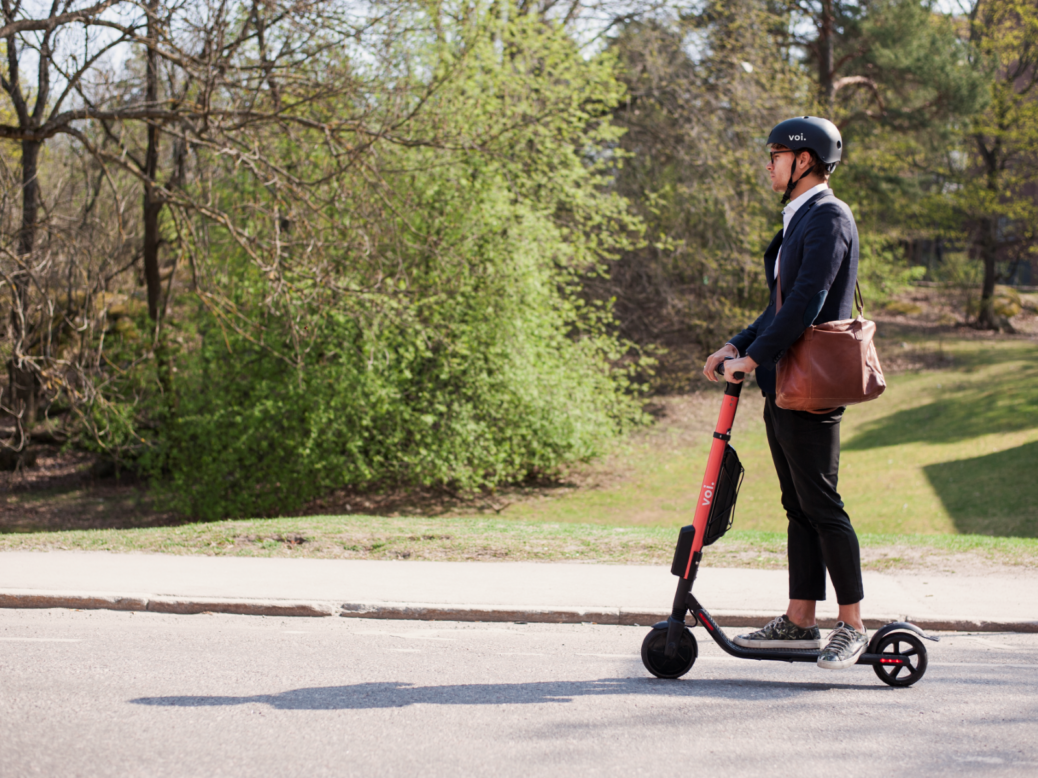 voi wireless charging e-scooter