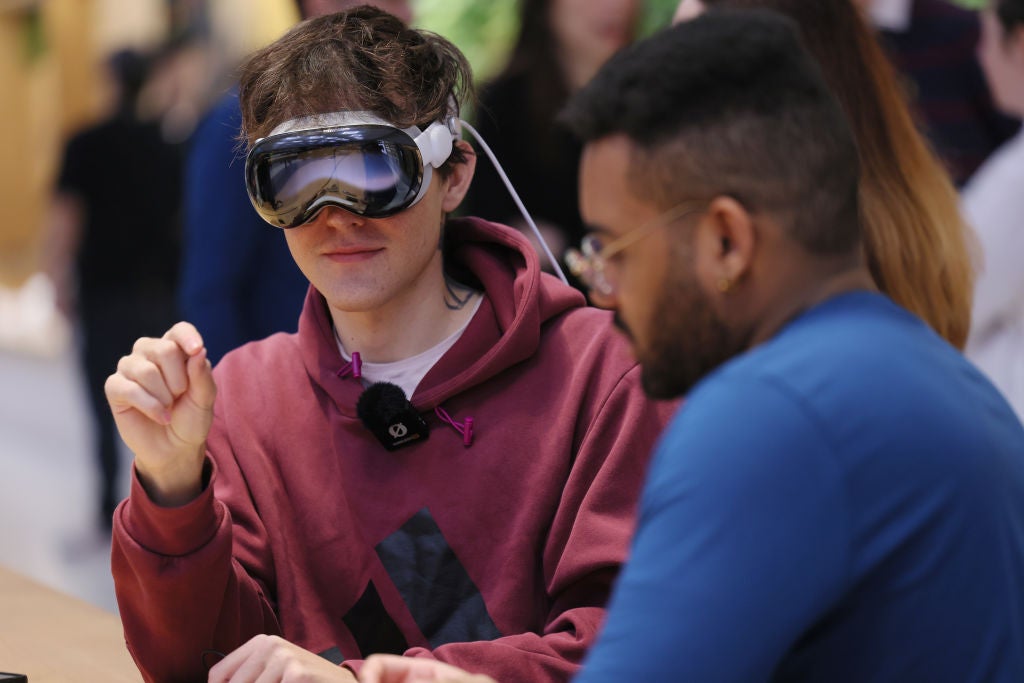 Der Apple Vision Pro wurde in den USA veröffentlicht. Bildnachweis: Getty Images / Michael M. Santiago / Staff